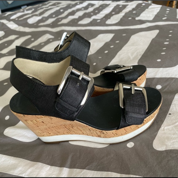 Michael Kors black and white wedges - Picture 3 of 6